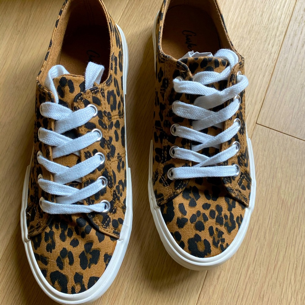 NWT! Cute Leopard Sneakers